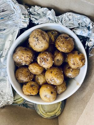 Criollitas  at La Civeta & el Elefante - Café in Medellin