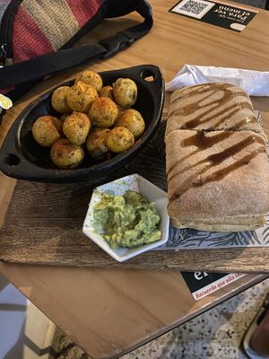 Vegan sandwich with roast potatoes   at La Civeta & el Elefante - Café in Medellin