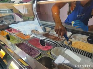  at Oui Oui - Saint-Gilles in Brussels