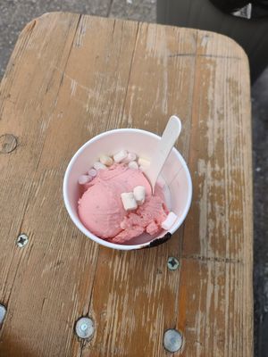 Fraise marshmallow at Oui Oui - Saint-Gilles in Brussels