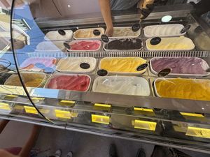 Choix de glaces  at Oui Oui - Saint-Gilles in Brussels