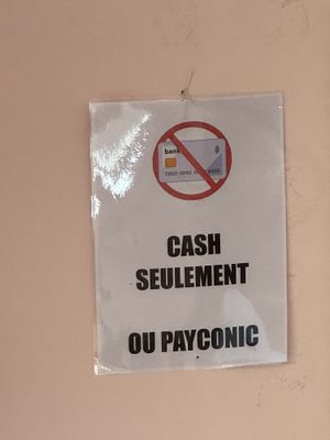 Pas de carte bancaire   at Oui Oui - Saint-Gilles in Brussels