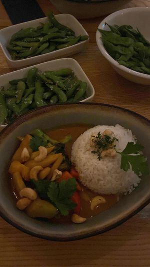 Thai-Curry mit Reis und Edamame  at Genießerei Herrieden in Herrieden