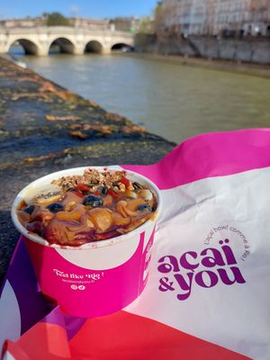 'Salted Caramel Bowl' with cashews, blueberries, banana, granola, peanut butter & grains/seeds (medium size, 13.50€) at Açaï & You - Rue Dauphine in Paris