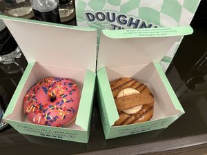 Sprinklefield (left) & David Hasselhoff (right)  at Rodeo Doughnuts - Bond St Station in London