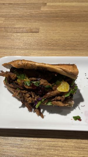 Halbes Duck Yeäh (Winterspecial)  at Plänty Sandwiches in Munich