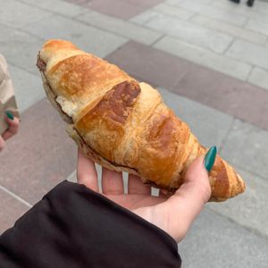 Schoko-croissan 3,20€ at Plänty Sandwiches in Munich