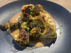 Roasted broccoli a don cauliflower with mustard sauce  at Hambrusia in La Paz