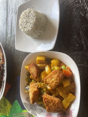 Paneer butter masala  at Angel Veggie Bistró in Salento