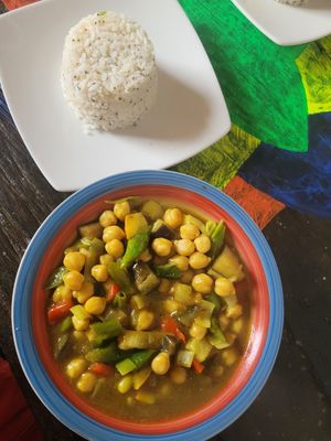 a vegan curry dish at Angel Veggie Bistró in Salento
