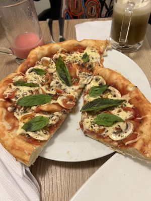 The fresh basil, the cheese, the sauce…. Oh my gawd!!! 🤤  #Veganuary at Marvelous Vegan Plant Power Food in Bogota