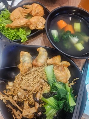 Mala Kolo mee and prawn fritter ~ 28/12/23 at Greendot - 绿一点 - AMK in Northeast Singapore