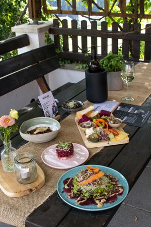 Auswahl verschiedener Speisen  at Goldplatzl am Sonntagsberg in Bad Waltersdorf