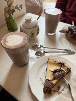 Vegan Cakes and Hot Chocolate  at Café Heimelig in Frankfurt