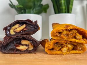 Chocobanana (vegan, though not yet updated on their menu) and limited edition Bütter Chïcken 🌱👌🏼  at Las Muns in Mallorca