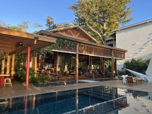 Beautiful open air restaurant   at Luna Muna at Ibagari in Roatan