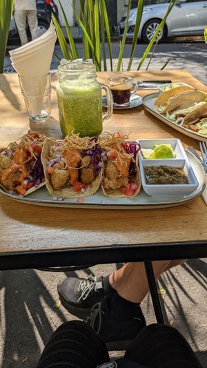 Tacos Baja and Tacos Milanesa 🤤 plus viralshield juice at Fresh & Co in Mexico City