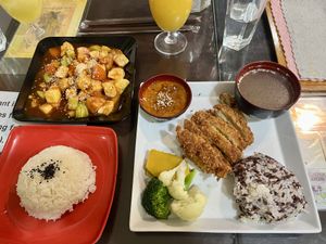 Food & drinks   at Reunion Cafe in Vientiane