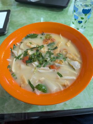 Tom Yum Suppe at Reunion Cafe in Vientiane