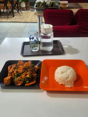 Tofu stirfry at Reunion Cafe in Vientiane