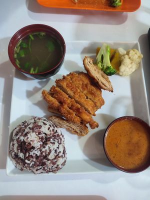 Fried chicken with rice at Reunion Cafe in Vientiane