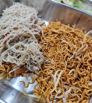 Fried Mee Hoon & Noodle ~ 7/4/22 at En Cheng Vegetarian 恩成素 - Maybe closed in Northeast Singapore