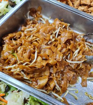 Fried Kuey Teow ~ 7/4/22 at En Cheng Vegetarian 恩成素 - Maybe closed in Northeast Singapore