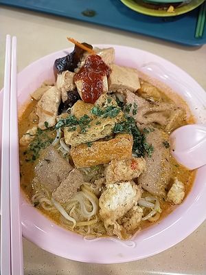 Laksa (with added taugua) at En Cheng Vegetarian 恩成素 - Maybe closed in Northeast Singapore