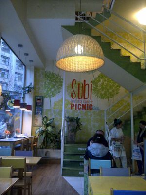 Clean, bright and spacious interior at Picnic in Buenos Aires