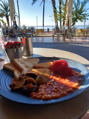 Breakfast with a view at FRESH Urban Gastrobar in Benidorm