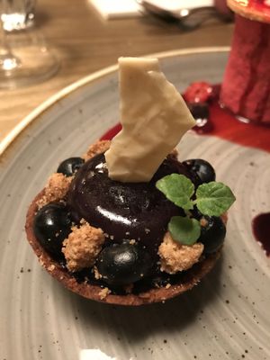 chocolate tart with white chocolate piece at Kopps in Berlin