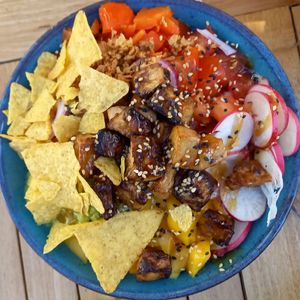 "Classic Chicken" Bowl (with Tofu instead) at Surfside Poké in Maastricht