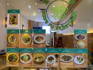 Café exterior at Rong Fu Vegetarian - 荣富素食 in East Singapore