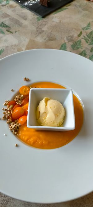 Gaspacho de courge, lait de coco, citron vert-kumquat confits-sarrasin caramélisé-glace maison à la mandarine at Les Herbes Folles in Douarnenez