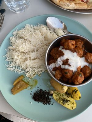 Yummy vegan butter chicken 💚💚  at Mani's in Faro