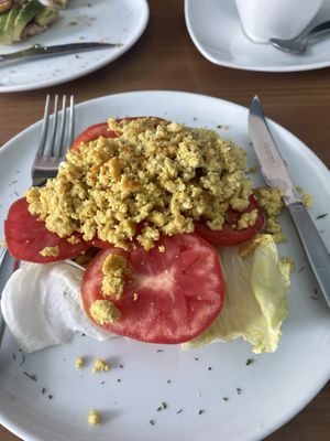 Tofu scramble in toast   at Canttú in Huaraz