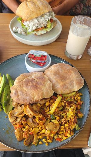 scrambled tofu with vegetables, bread and banana milkshake (with almond milk) & vegan sandwich with vegan mayo & coconut bacon at Canttú in Huaraz