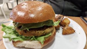 Burger at Canttú in Huaraz