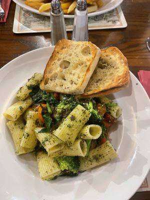 Pesto pasta with garlic breadd  at Cairngorm Hotel in Aviemore