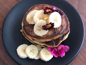 Hotcakes con fruta y jarabe de agave   at Hipatia Café in Guadalajara