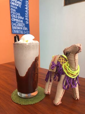 Malteada de oreo con leche vegetal y crema batida  at Hipatia Café in Guadalajara