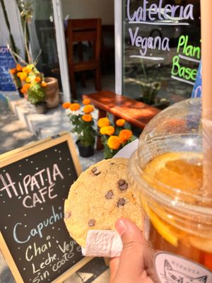 Descartes tónico y galleta  at Hipatia Café in Guadalajara