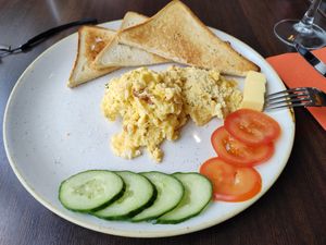 Breakfast. Already handed the cheese over to my friend 😅 at B&S Restaurant in Bloenduos