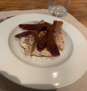 Sfoglia vegan con crema di soya e pere al vino rosso  at Bigatt in Paradiso