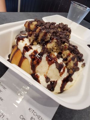  at Cinnaholic in Des Moines