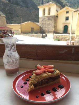 Apple crumble at Sunshine Cafe in Ollantaytambo