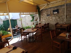 The eating place outside at Bistro Toc in Split