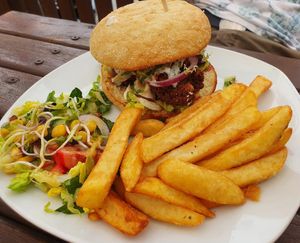 Veganer Falafelburger at Jäcweck in Vohl