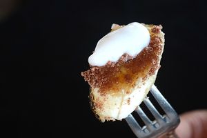 Caramelized banana slices and flambé, accompanied by vegan coconut cream and vegan nutela powder. at Praana Pousada e Restaurante in Nisia Floresta