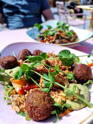 Falafel and noodles at Urban Café in Beernem
